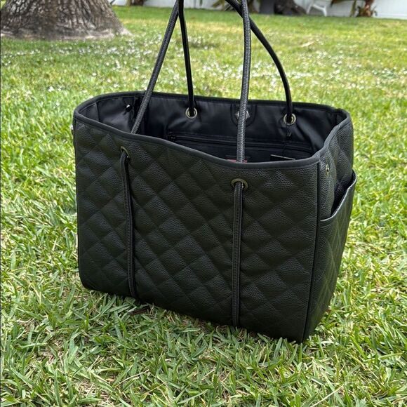 Elegant Black Quilted Tote Bag - BRAND NEW - Small Pouch - Picture 1 of 3